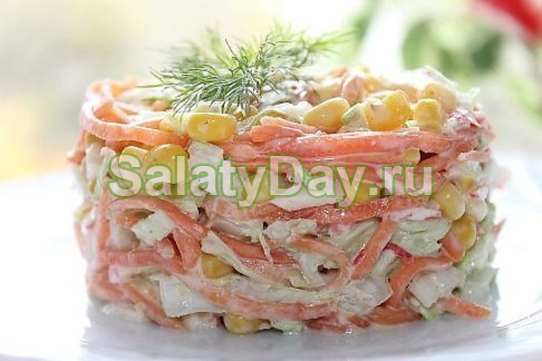 Салат «Восторг» с корейской морковью, нежным крабовым мясом и сочной кукурузкой