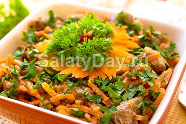 Салат «Восторг» с корейской морковью и копченой курицей