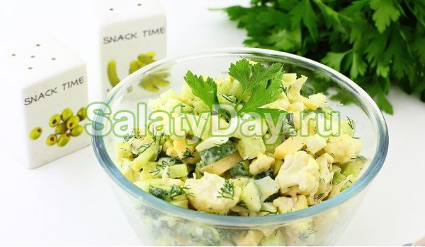 Салат с огурцом и цветной капустой