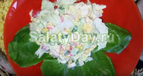 Салат со свежим огурцом и крабовыми палочками