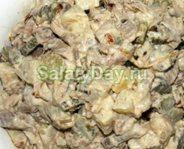 Салат «Наслаждение» с курицей и грибами