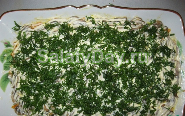 Салат с курицей и огурцом
