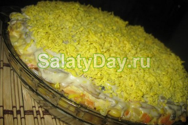 Салат "Сытный" с рисом и кальмарами