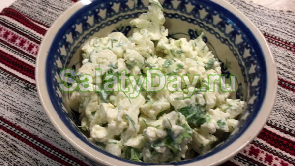 Вкусный салат с курицей и цветной капустой