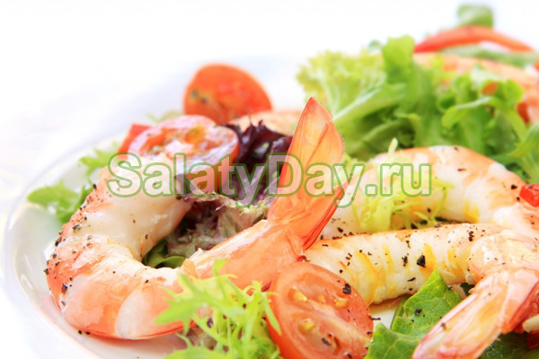 Салат с креветками и ананасами