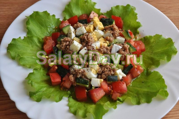 Салат с тунцом и огурцом
