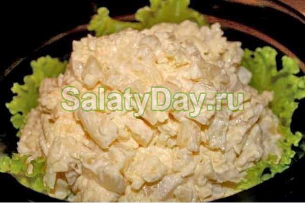 Салат с ананасами