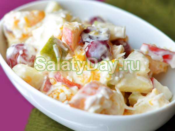 Фруктовый салат с кедровыми орешками