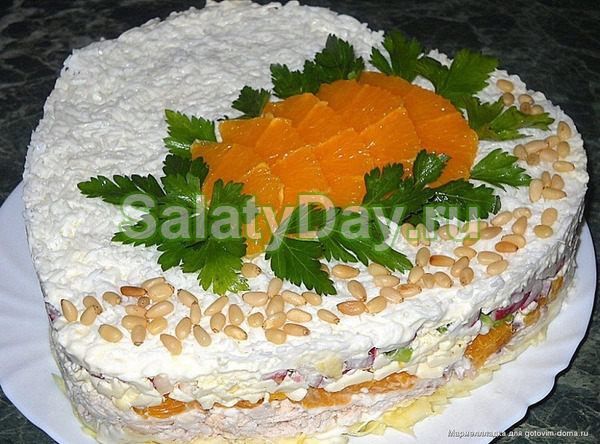 Салат с мясом, черносливом и кедровыми орехами