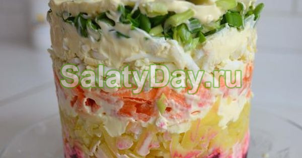 Слоеный салат с плавленым сыром и овощами