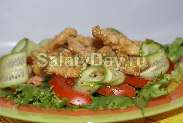 Салат из куриной грудки в кунжуте