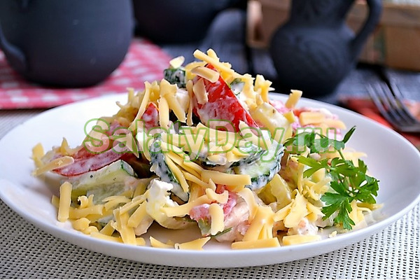Салат “Восхищение” с куриной грудкой и сыром