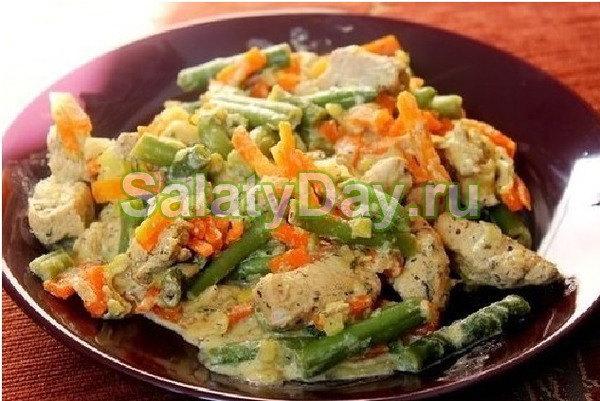Салат со спаржей и куриным окороком