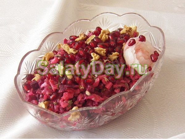 Салат с орехами и гранатом