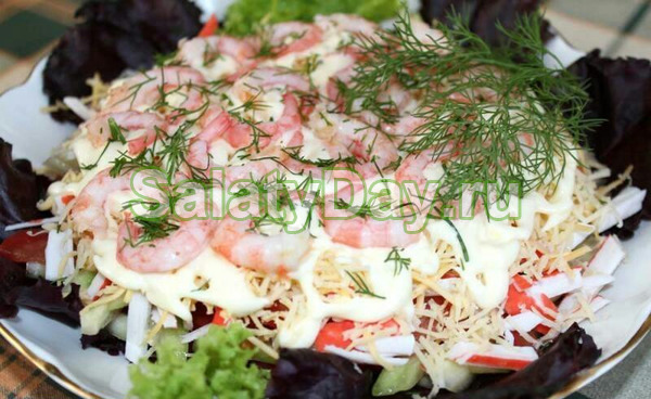Салат с крабовыми палочками и креветками