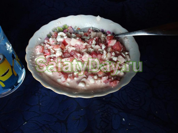 Салат с творогом и крабовыми палочками