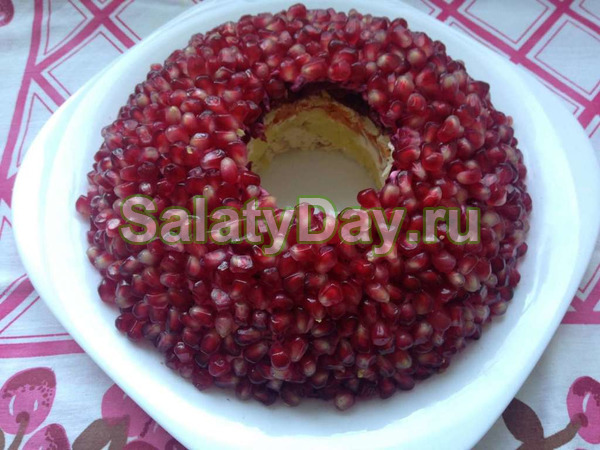 «Гранатовый браслет» с курицей и грибами