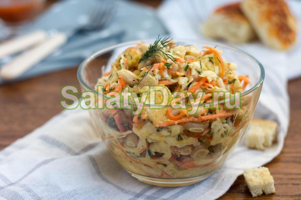 Салат с морковью по-корейски, курицей и грибами