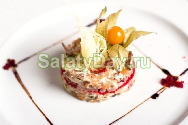 Мясной салат с сардинами