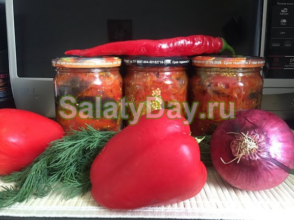 Салат из сладкого перца с добавлением моркови на зиму - прекрасное, популярное лечо