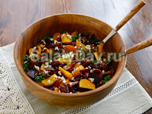Постный салат со свеклой и соусом из грецкого ореха