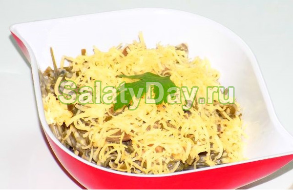 Салат с морской капустой и грибами