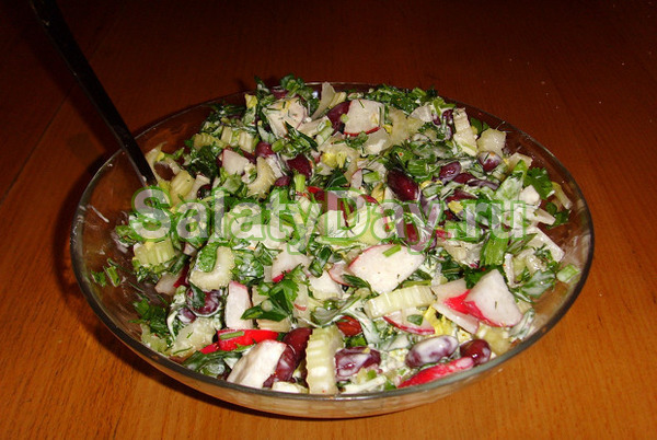 Салат с куриной печенью и свежим огурцом