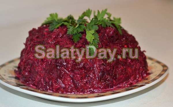 Простой салат из свеклы