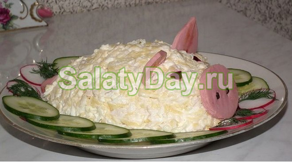 Салат &laquo;Свинка&raquo; с копчёной курочкой