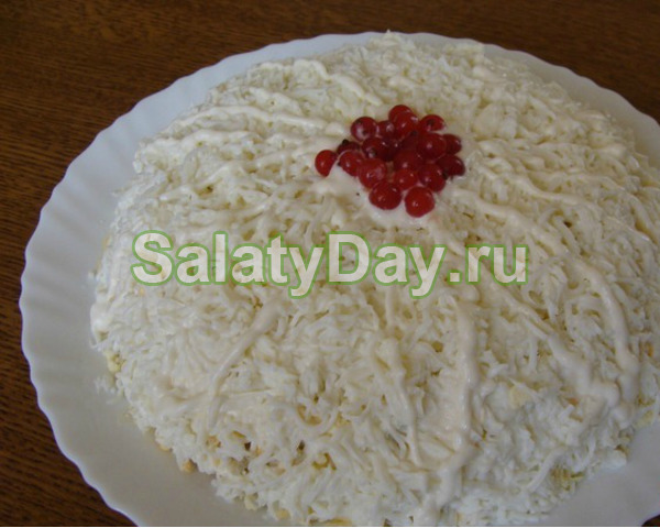 Слоеный освежающий салат "Невеста"