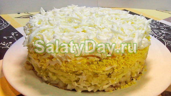 Салат "Невеста" с грушей и копченой курицей