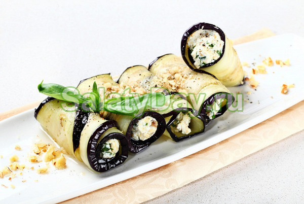 Пикантные баклажаны с сыром и орешками