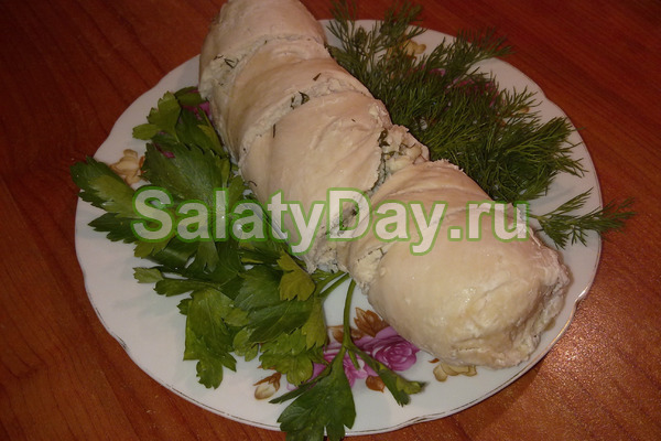 Куриный рулет с мягкой брынзой
