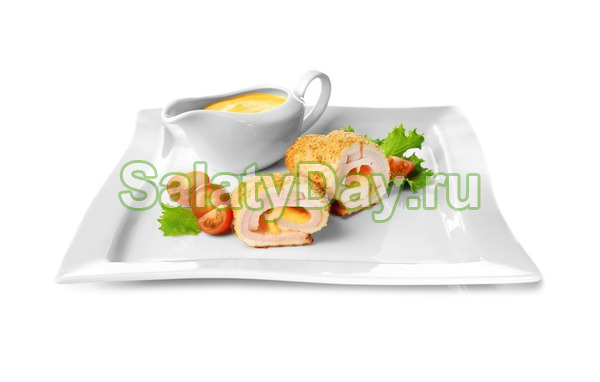 Куриный рулет с ветчиной и сыром