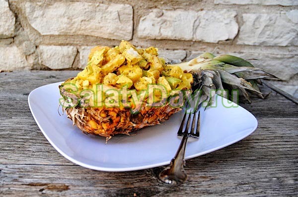 Салат "Нежность" с креветками, курицей и ананасом