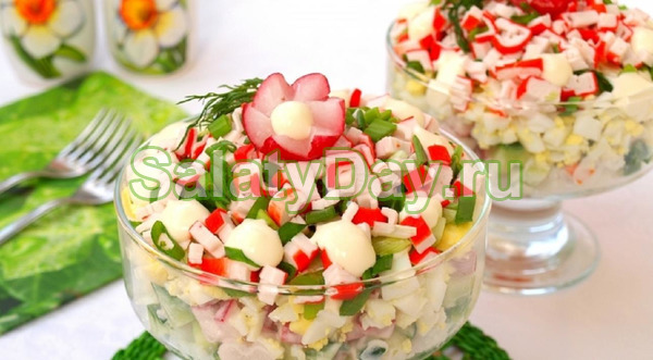 Салат с редисом и крабовыми палочками