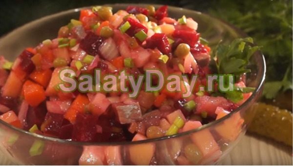 Винегрет с сельдью и маринованным лучком