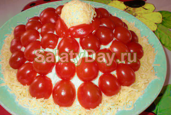 Салат Красная шапочка со свежими огурцами