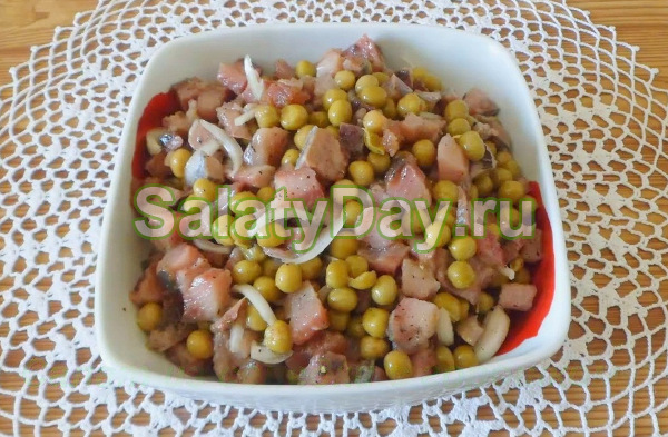 Салат с горошком из селедки