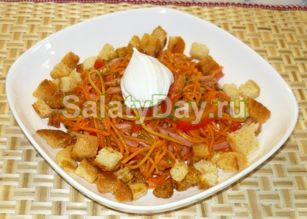 Салат с кириешками и морковью по-корейски