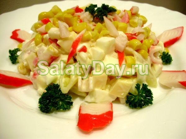 Макаронный салат с крабовыми палочками