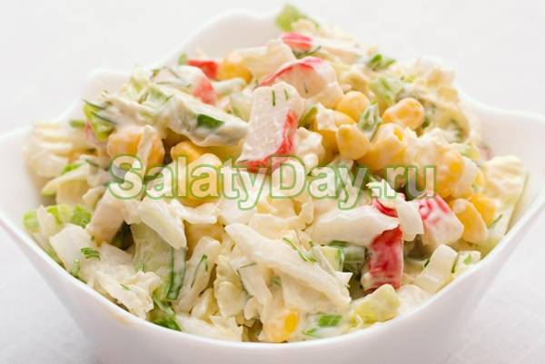 Салат с крабовыми палочками и пекинской капустой
