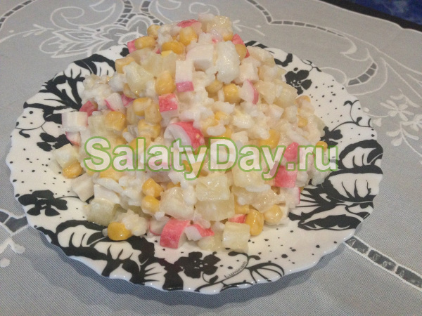 Салат с крабовыми палочками и ананасом