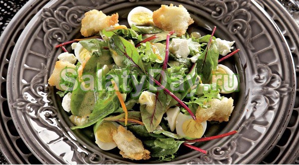 Салат с брынзой и перепелиными яйцами