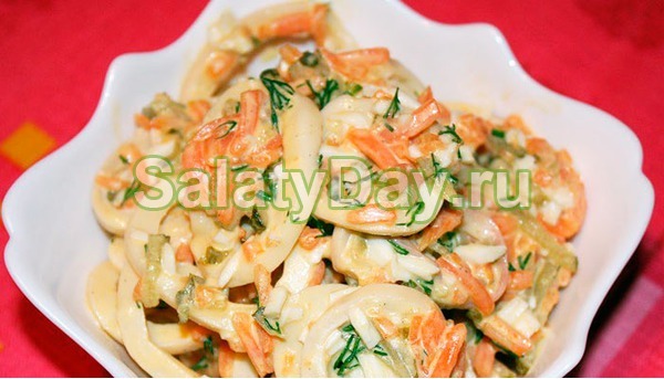 Салат с кальмарами