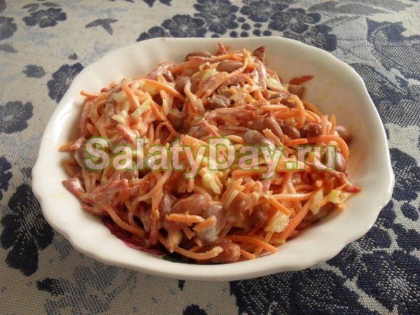 Салат на скорую руку с морковкой по-корейски и куриной грудкой
