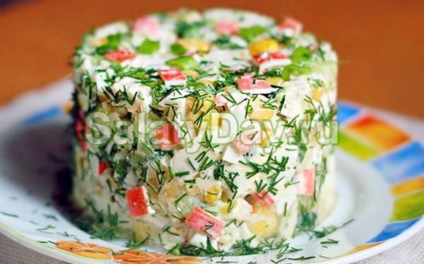 Салат на скорую руку с крабовыми палочками