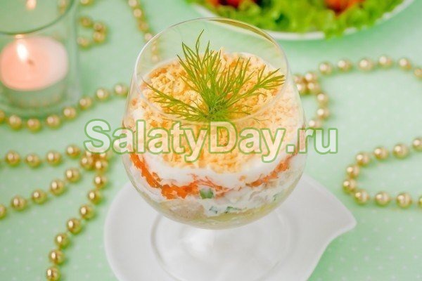 Салат на скорую руку с сыром, яйцом и морковью