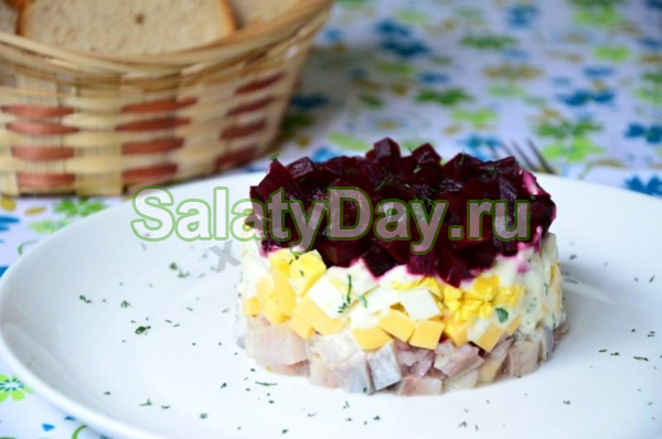 Салат из сельди «Рыба под утепленной сырной шубкой»
