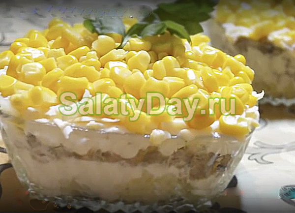 Салат со шпротами и кукурузой